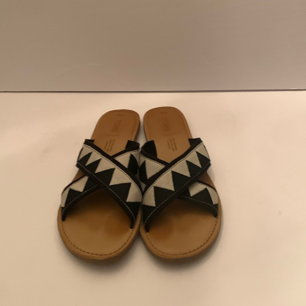 Tom’s flip flops